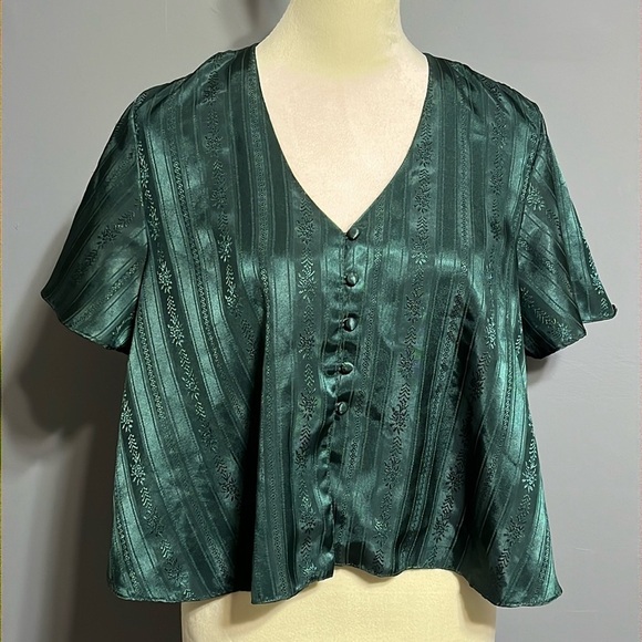 Victoria's Secret gold label 100% polyester sleep top size small - Picture 1 of 6